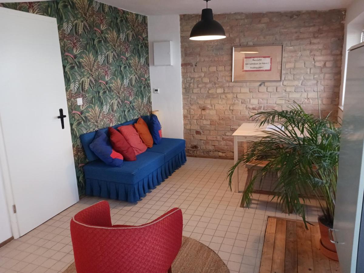 Squat Deluxe Berlin, The Hostel Bagian luar foto