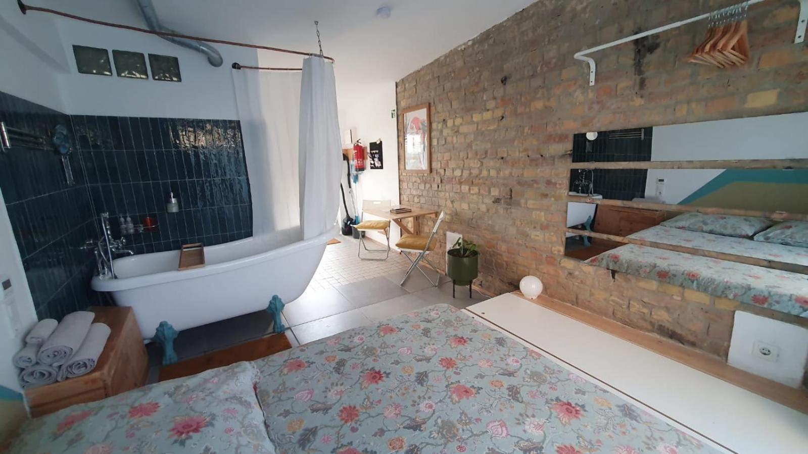 Squat Deluxe Berlin, The Hostel Bagian luar foto