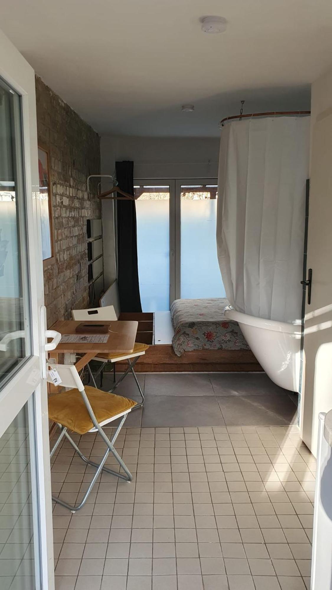 Squat Deluxe Berlin, The Hostel Bagian luar foto